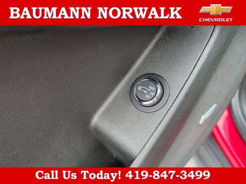 Used 2023 Chevrolet Traverse RS AWD/4WD image 16