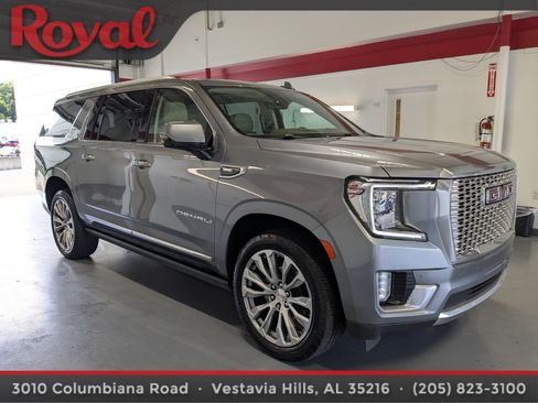 Used 2021 GMC Yukon XL Denali w/ Denali Premium Package RWD image 5
