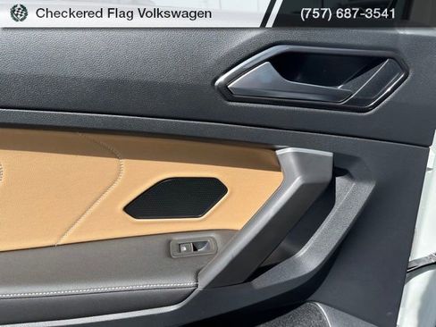 Used 2024 Volkswagen Tiguan SE w/ Panoramic Sunroof Package AWD/4WD image 25