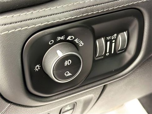 Used 2020 RAM 1500 Limited image 10