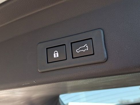 Used 2022 Subaru Ascent Limited w/ Technology Package image 34