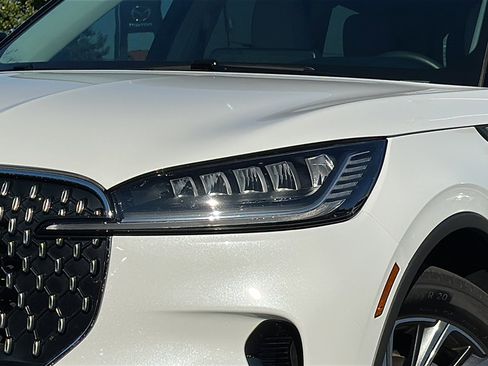 Used 2025 Lincoln Aviator 2WD image 4