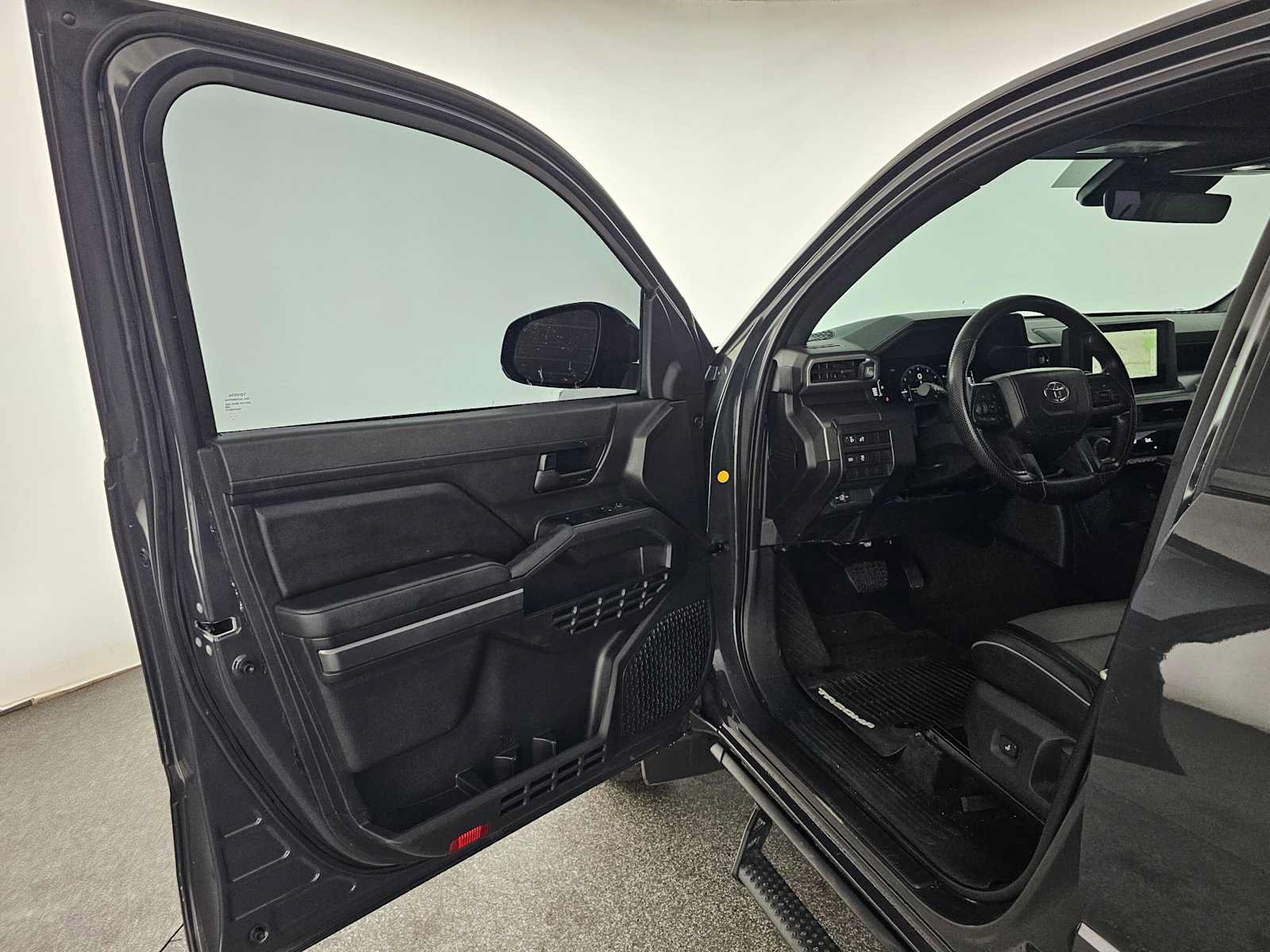 Used 2025 Toyota Tacoma SR5 AWD/4WD image 19