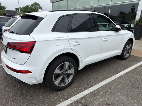 Used 2025 Audi Q5 2.0T Premium w/ Convenience Plus Package AWD/4WD image 3