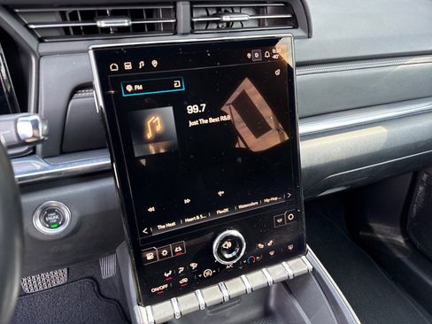 Used 2025 GMC Terrain Elevation image 18