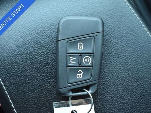 Used 2023 Volkswagen Tiguan SE image 6