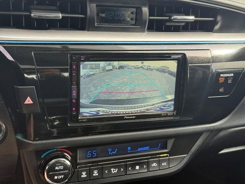 Used 2015 Toyota Corolla LE Premium image 23