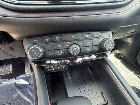 Used 2025 Dodge Durango R/T image 35
