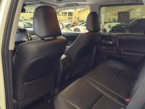 Used 2021 Toyota 4Runner TRD Off-Road Premium w/ Moonroof Package AWD/4WD image 26