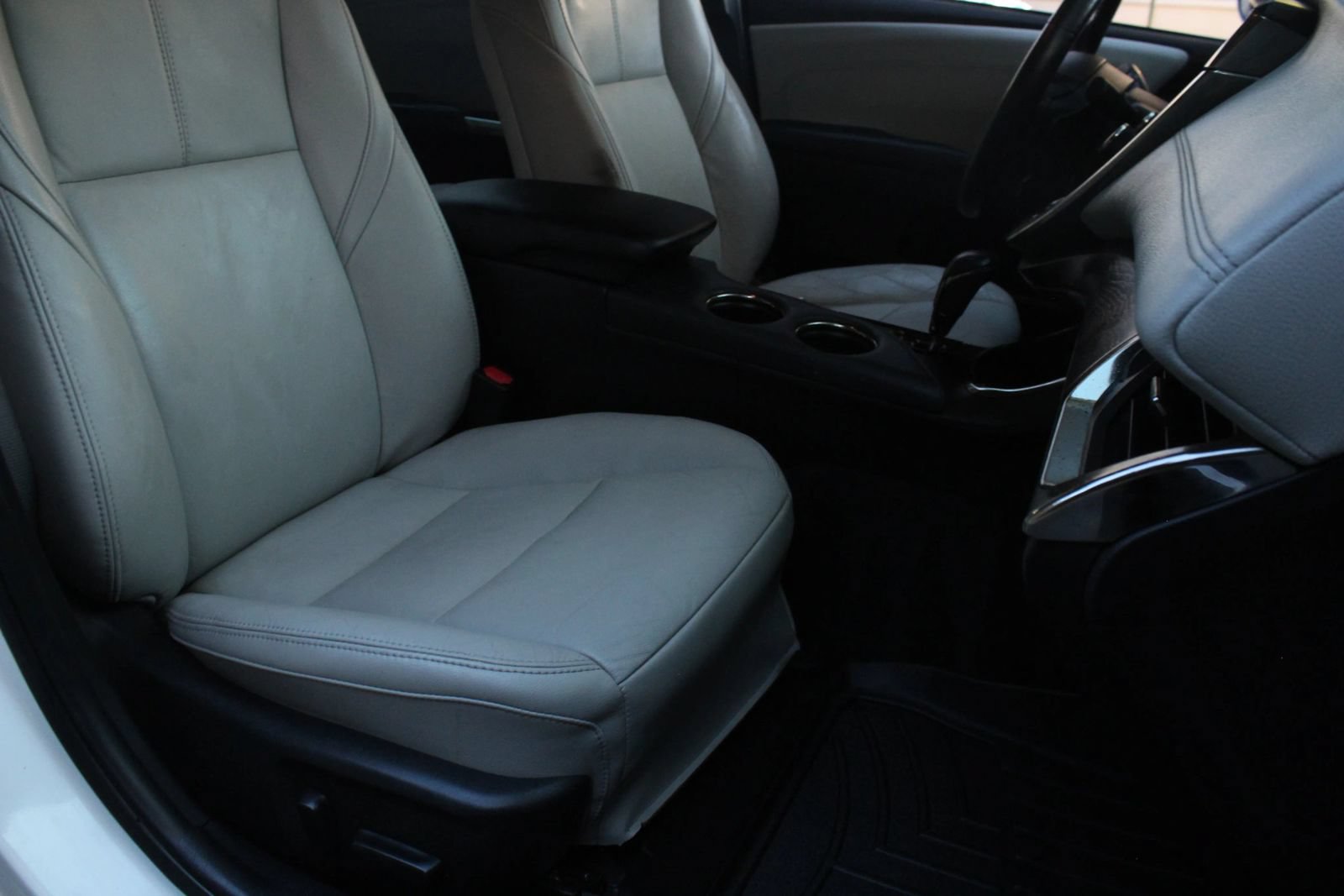 Used 2016 Toyota Avalon XLE FWD image 25