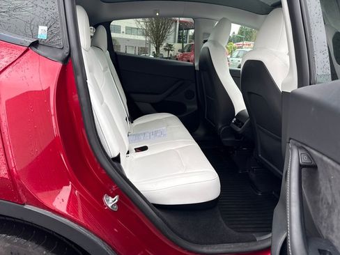 Used 2024 Tesla Model Y Long Range image 11