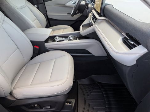 New 2025 Ford Explorer Active w/ Active Comfort Package image 28