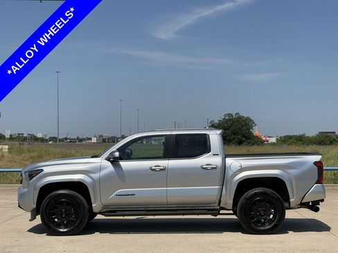 Used 2025 Toyota Tacoma SR5 AWD/4WD image 3