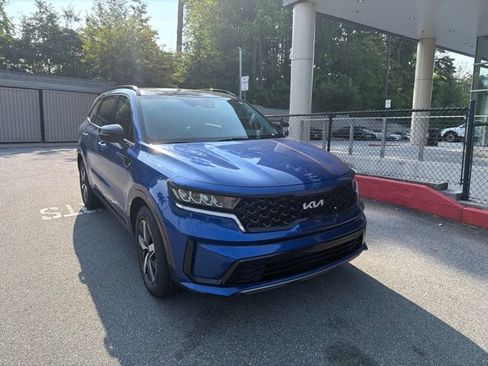 Used 2022 Kia Sorento S w/ Panoramic Sunroof Package FWD image 2