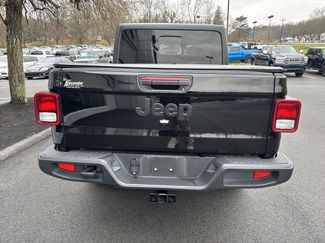 Used 2022 Jeep Gladiator Sport video 4