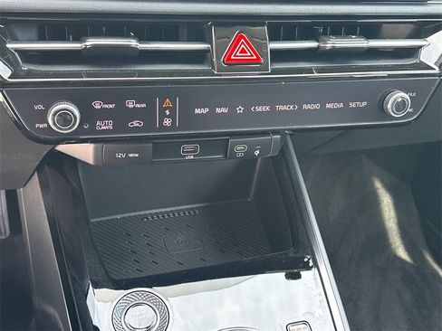 New 2025 Kia Niro EX image 24