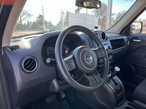 Used 2016 Jeep Patriot Sport image 18