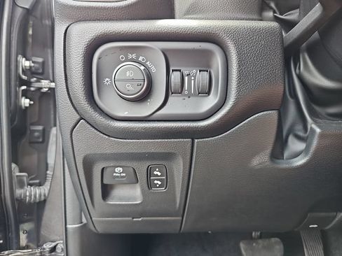 Used 2023 RAM 1500 Laramie RWD image 30