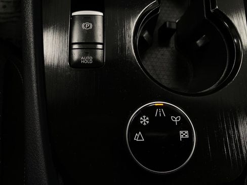 Certified 2025 Nissan Rogue SV image 26