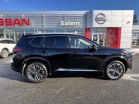 Used 2024 Nissan Rogue Platinum w/ Platinum Premium Package image 2