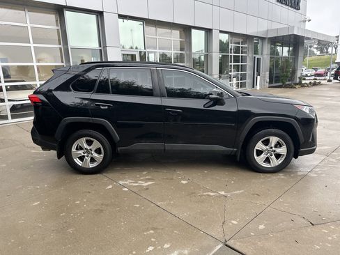 Used 2021 Toyota RAV4 XLE w/ Convenience Package AWD/4WD image 10