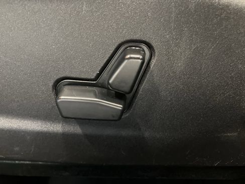 Used 2017 Chrysler 300 S image 11