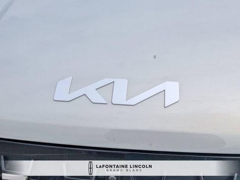 Used 2025 Kia Carnival SX Prestige FWD image 9