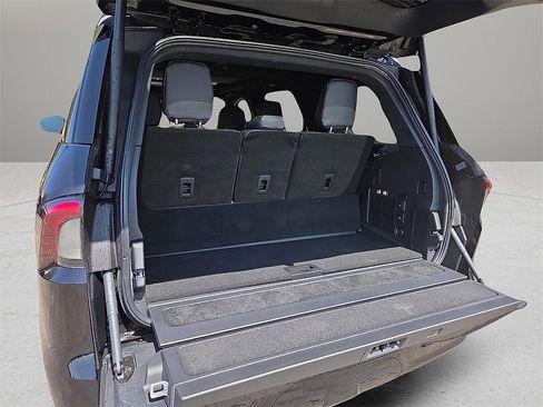 New 2025 Lincoln Navigator L Reserve w/ Jet Appearance Package image 8