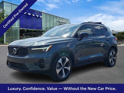 Certified 2026 Volvo XC40 B5 Plus AWD/4WD image 3