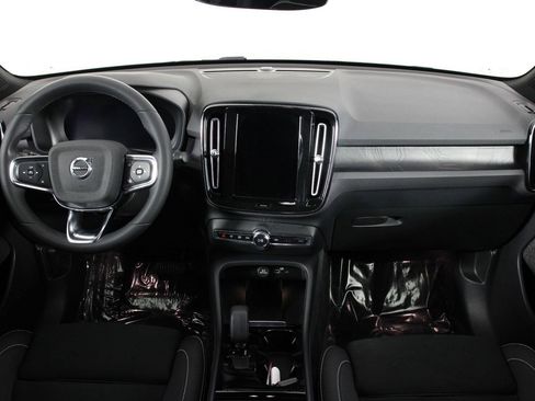Certified 2023 Volvo C40 P8 Recharge Plus AWD/4WD image 7