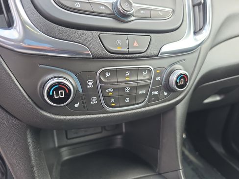 Used 2024 Chevrolet Equinox LT FWD image 29