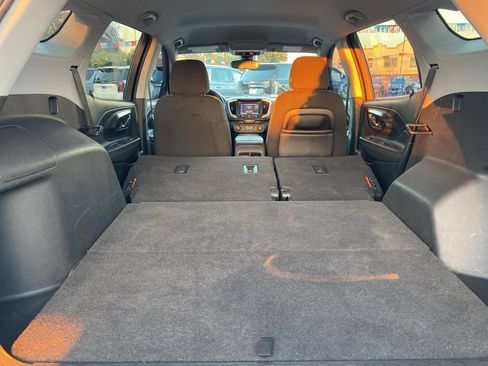 Used 2022 GMC Terrain SLE w/ Elevation Edition image 17