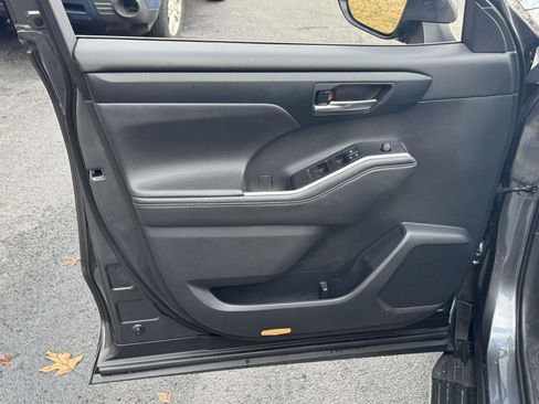 Used 2020 Toyota Highlander XLE image 15