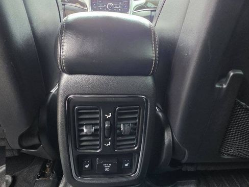 Used 2012 Jeep Grand Cherokee SRT8 w/ Luxury Group II AWD/4WD image 12