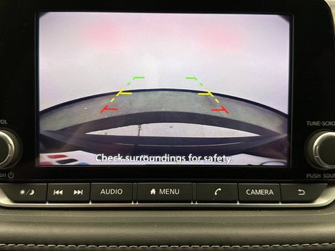 Used 2023 Nissan Rogue S AWD/4WD image 10