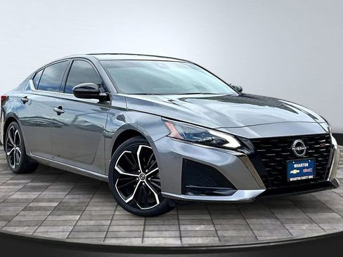 Used 2023 Nissan Altima 2.5 SR w/ SR Premium Package FWD image 4