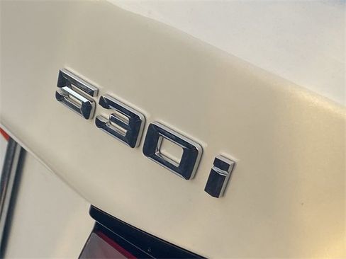 Certified 2023 BMW 530i w/ Premium Package image 7