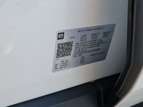 New 2025 Chevrolet Suburban Premier image 33