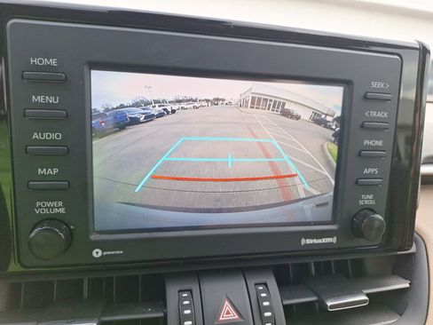 Used 2022 Toyota RAV4 XLE Premium image 25