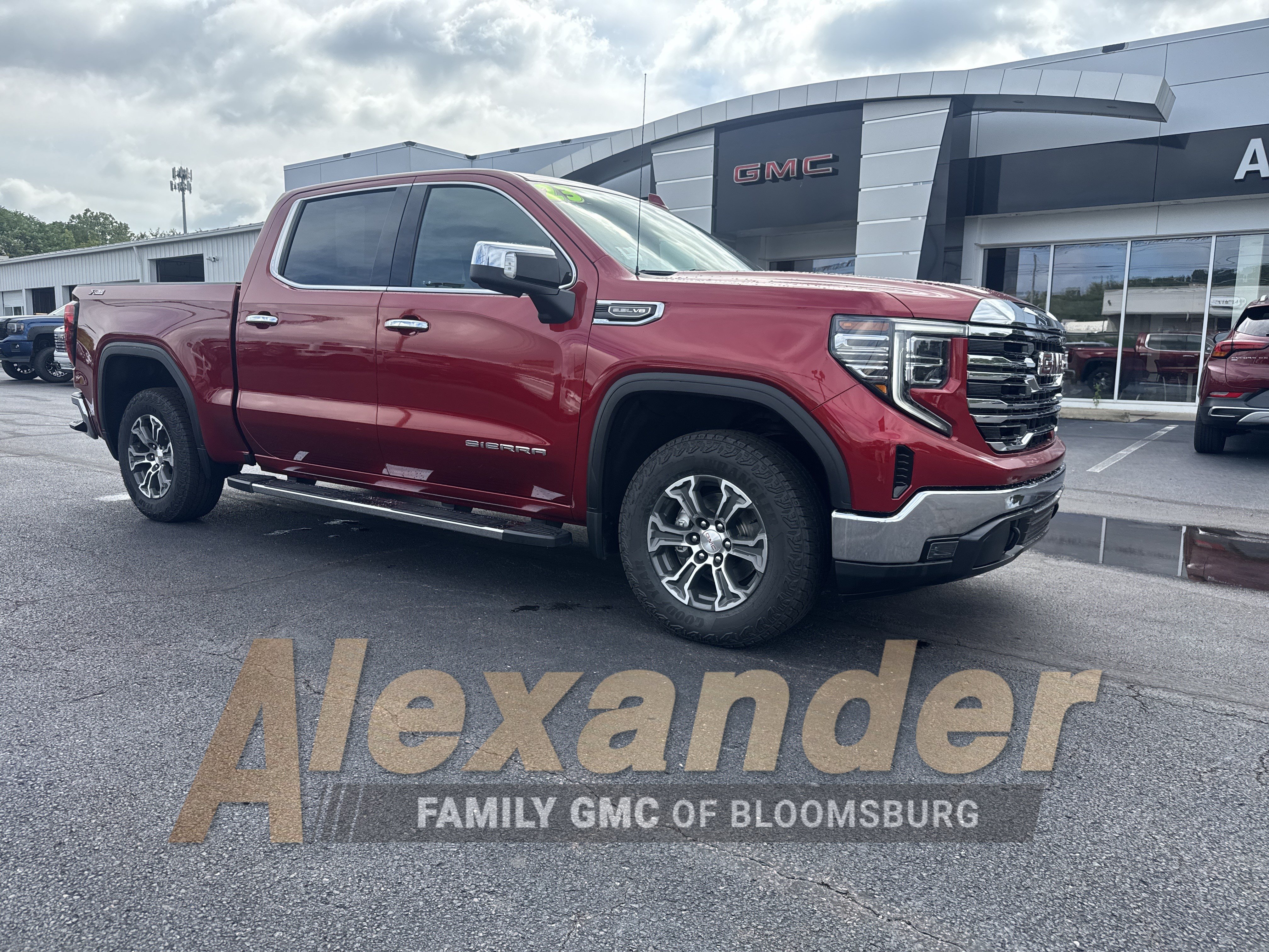 Used 2023 GMC Sierra 1500 SLT w/ SLT Convenience Package AWD/4WD image 1