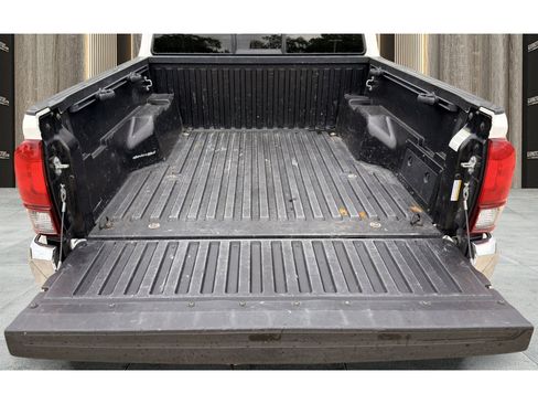 Used 2022 Toyota Tacoma SR5 RWD image 27