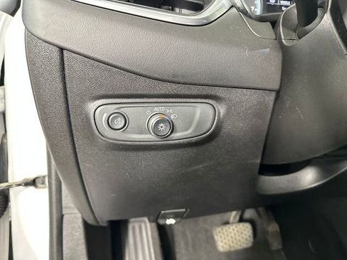 Used 2018 Chevrolet Equinox LT image 19