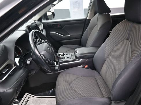 Used 2021 Toyota Highlander LE AWD/4WD image 23