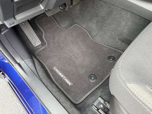 Used 2025 Subaru Crosstrek 2.0i Premium image 15