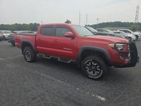 Used 2017 Toyota Tacoma TRD Off-Road w/ Tow Package (A/T) AWD/4WD image 5