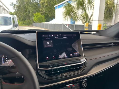 Used 2025 Jeep Compass Trailhawk image 21