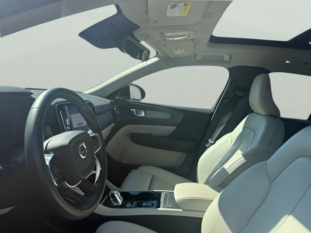 Used 2023 Volvo XC40 B5 Plus w/ Driver Assist Package AWD/4WD image 10
