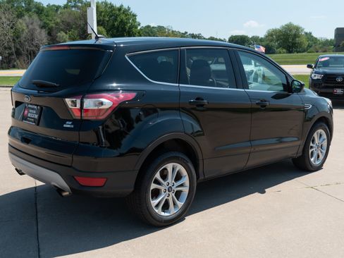 Used 2017 Ford Escape SE w/ SE Cold Weather Package AWD/4WD image 17