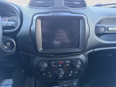 Used 2021 Jeep Renegade Latitude image 15