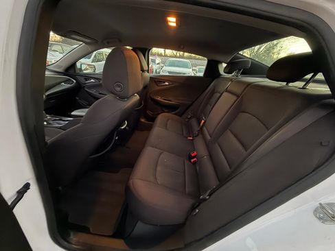 Used 2018 Chevrolet Malibu LT image 10
